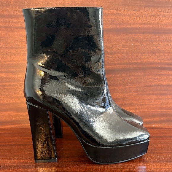 SHEIN Shoes - SHEIN Glossy Black Heeled Boots